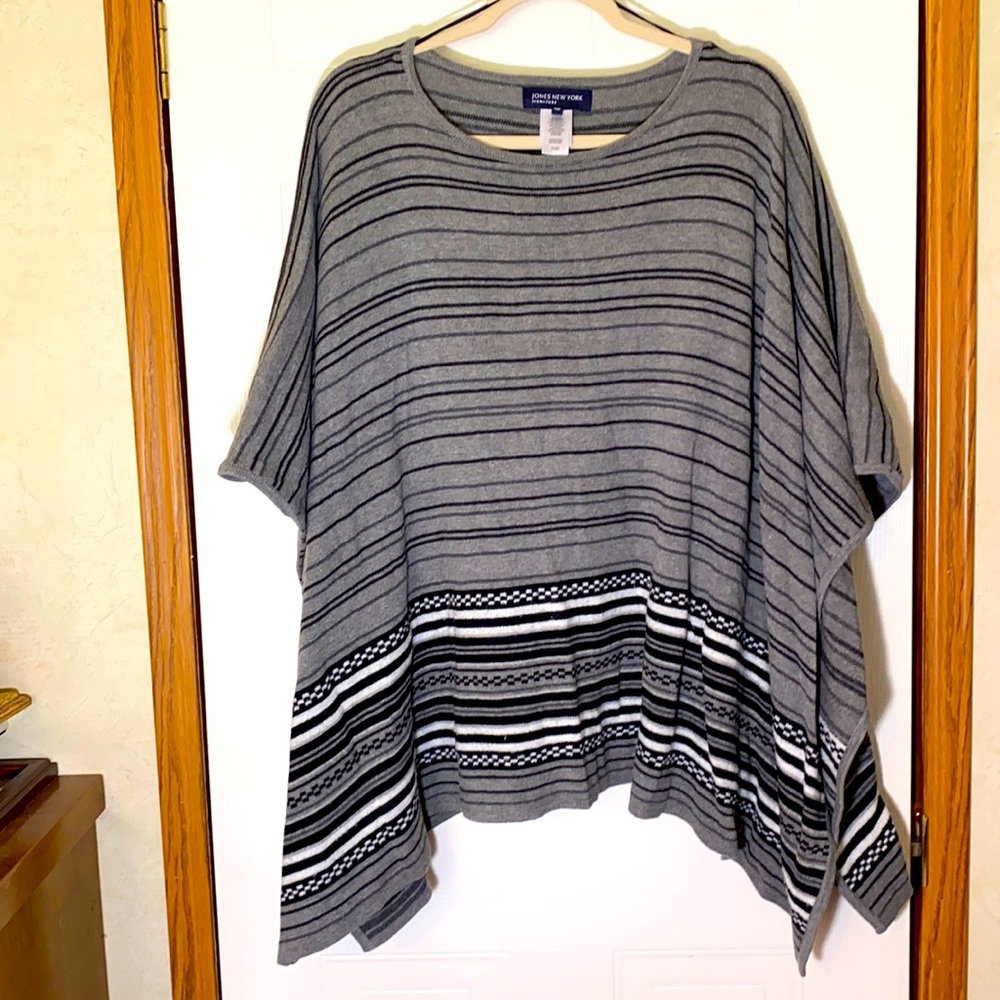 Large one size fits all Jones New York Winter Poncho